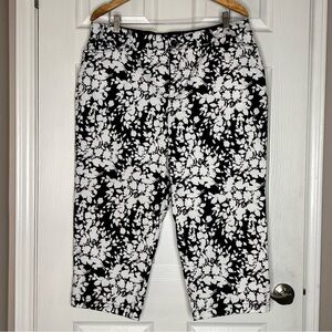 Croft and Barrow Classic Fit Floral Black and White Capri Pants size 18